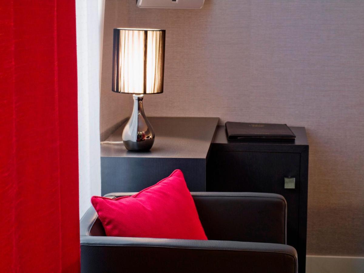 Hostellerie Du Chapeau Rouge Dijon Room photo